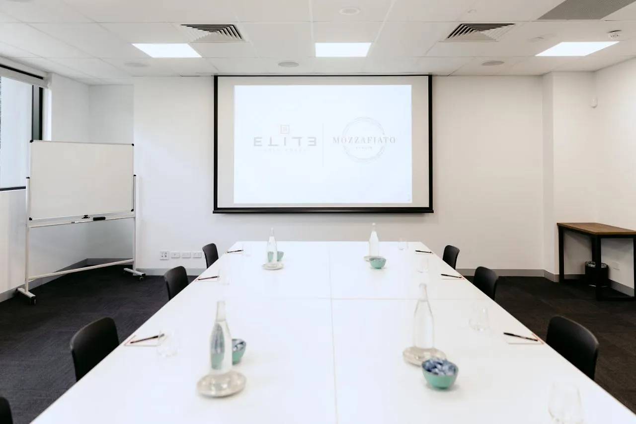 Elite Gold Coast Otel Avustralya